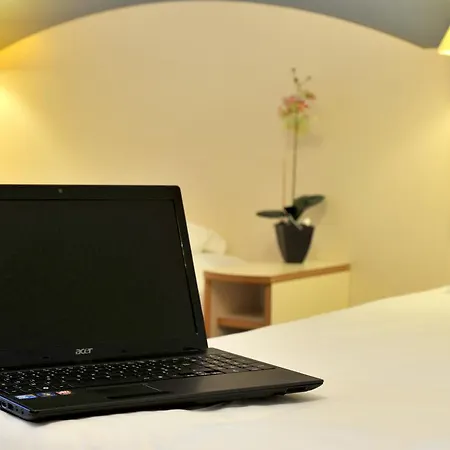 Kyriad Annecy Hotel Cran-Gévrier